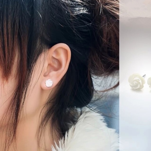 New! White Rose Stud Earrings - Picture 2 of 9